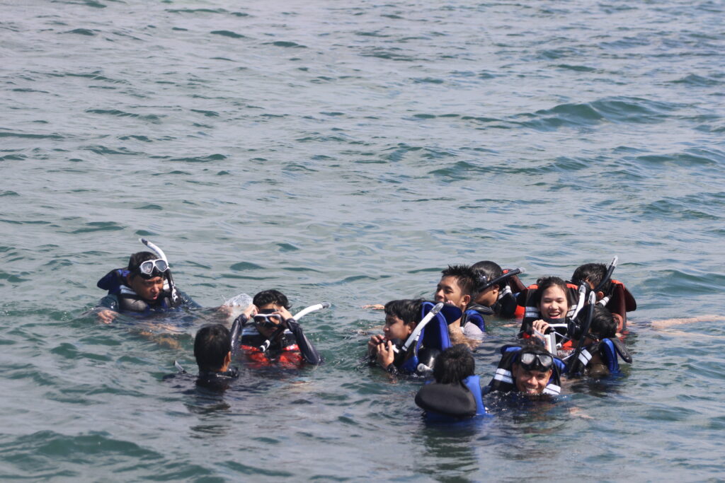 Sekolah Berbasis Lingkungan Laut untuk Meningkatkan Kesadaran Ekologi Siswa