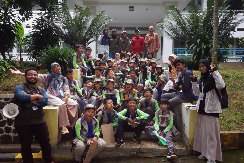 Sekolah Menengah di Bandung Mengimplementasikan Pembelajaran Outdoor STEM